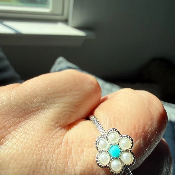 NEW! Pretty Bird Jewelry Flower Ring with Turquoise Center and Pearl Accents - Picture 5 of 13
